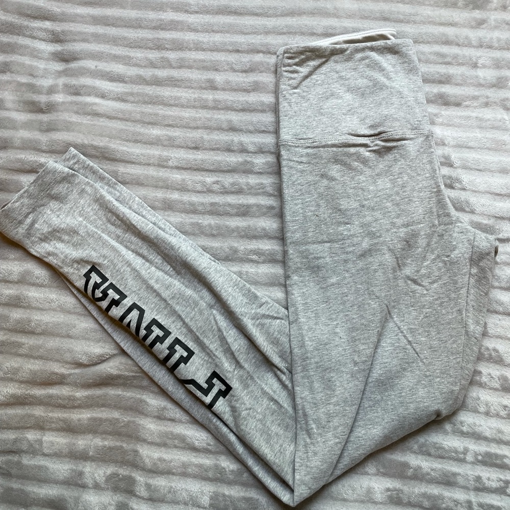 PINK Victoria’s Secret leggings